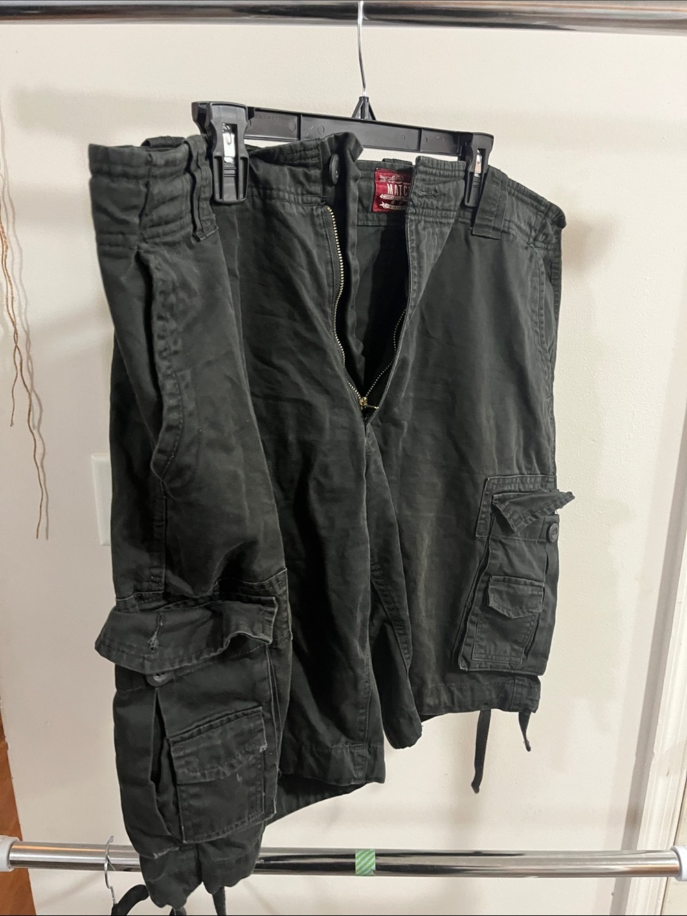 Match Men's Black Cargo Shorts with Utility Pockets